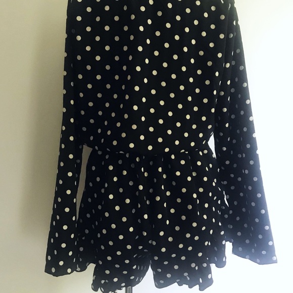 Deep plunging neckline ruffle dots ruffle romper - Picture 4 of 5